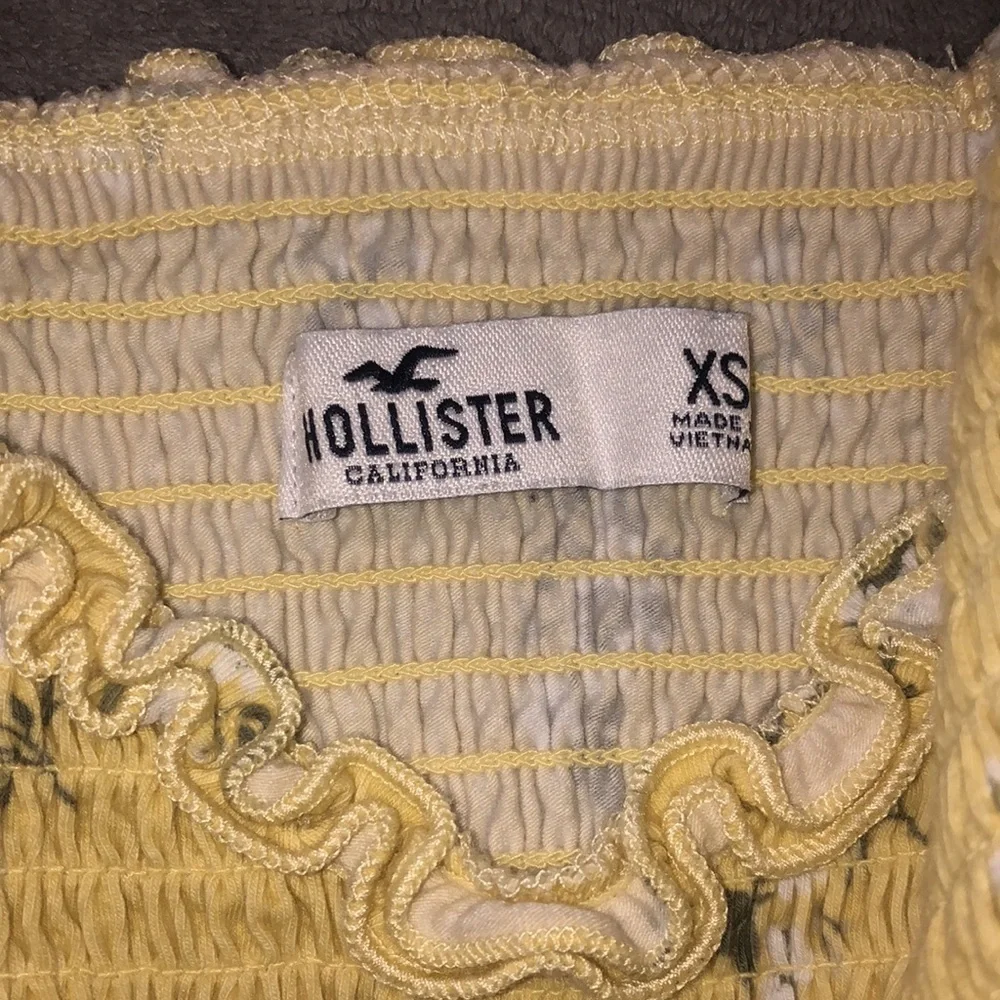 Hollister Floral Sleeveless Crop Top - Picture 4 of 4